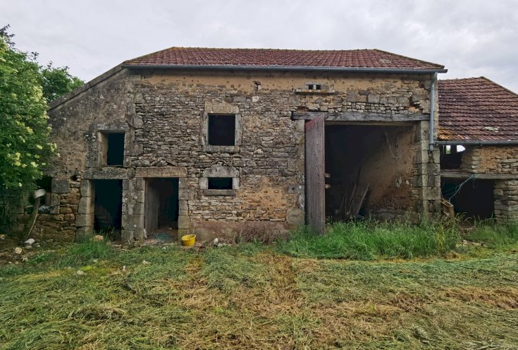 bâtiment agricole et maisonnette à rénover