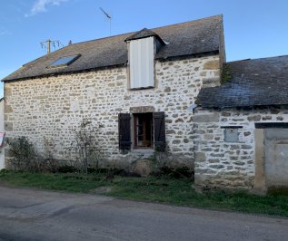 A PRECY MAISON ANCIENNE EN PIERRE DE BOURGOGNE