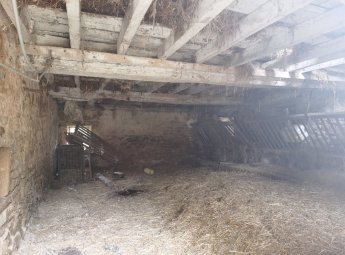 bâtiment agricole et maisonnette à rénover