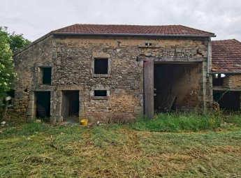 bâtiment agricole et maisonnette à rénover